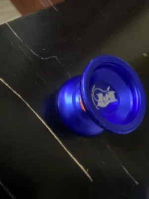 A professional yo-yo with double cour strings