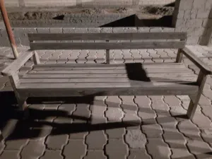 للبيع كراسي خشب