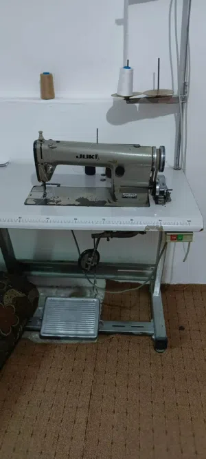 موجود ماكنه خياطه نوع جوكر للبيع بسعر حرق وكاله ولا بتشكي من اي اشي