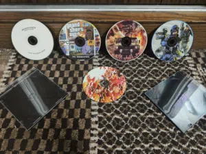 مجموعه العاب للكمبيوتر + بيت الالعاب ( CD)