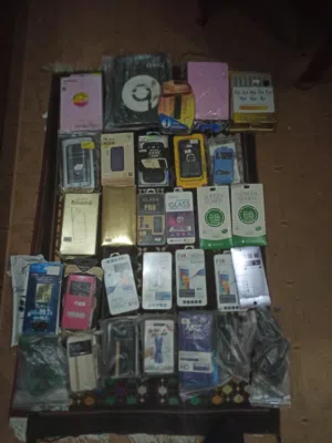 اكسسورات و غلافات و لواصق  جوال للبيع و شواحن قديمة توصيلات كيبلات للبيع جملة ضربة واحدة و بسعر حلو