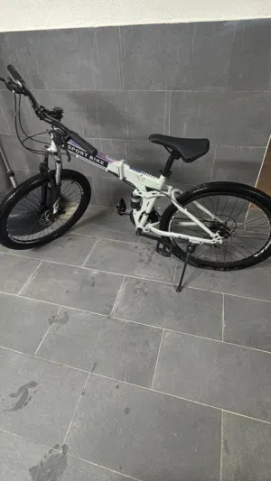 سيكل road bike  عليه تواير شبه جبليه و قابل للطي السعر قابل للتفاوض