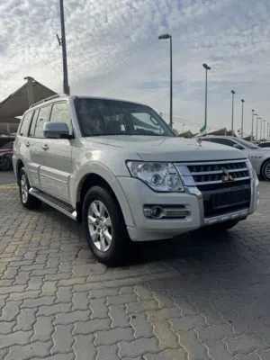 Mitsubishi Pajero Mid option 2019 Model Gcc Free Accident original paint low mileage Excellent