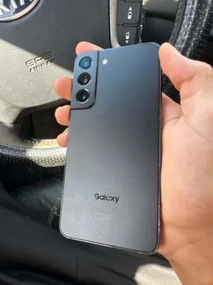 Samsung Galaxy S22 5G 256 GB in Tripoli