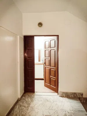 شقة مطلة على طريق المطار