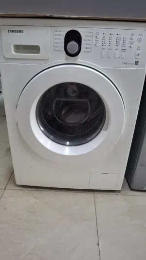 غساله سامسونج 7 ك 1200 دوره لون ابيض بحاله ممتازه