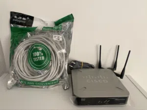 ريبيتر Cisco ومعه كابل Cat6 15m