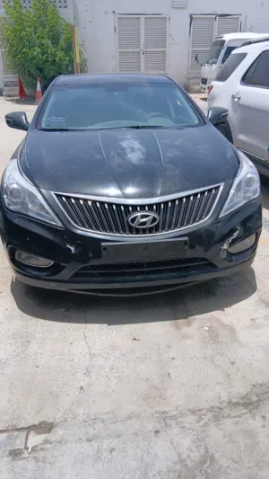 Hyundai Grandeur 2014, black color, Korean import.