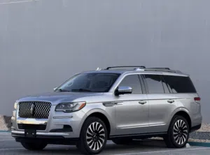 Lincoln Navigator Presidential 2023 GCC under warranty km 19000