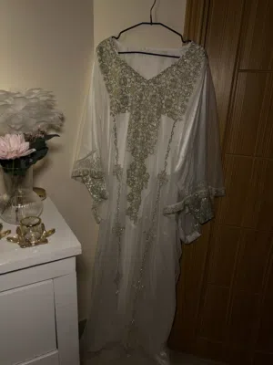 لبسه اماراتي جديده غير ملبوسه