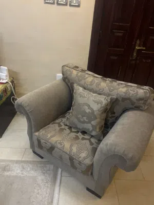 طقم كنب بحالة ممتازه للبيع