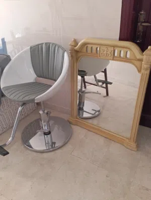 كرسي قصا وكرسي صغير