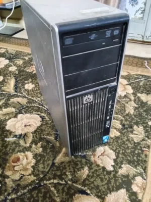 للبيع كيسة HP Z400 Workstation المعروفة بقوة تحملها