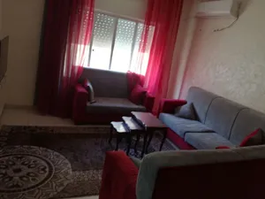 شقه مفروشه للإيجار اليومي عمان الجبيهه قرب إشارة المنهل غرفة نوم وصاله ومطبخ وحمام