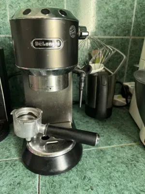 مكينة قهوة ديلونجي ديديكا جدا نضيفة