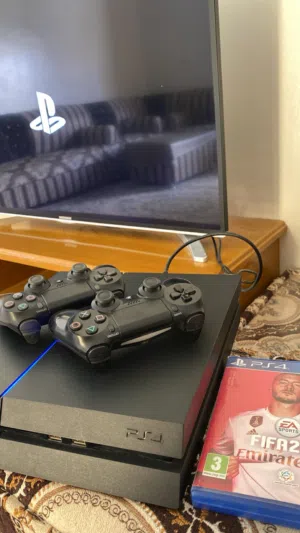 بلايستيشن 4 للبيع نضيف و بحاله جيده و بسعر مناسب