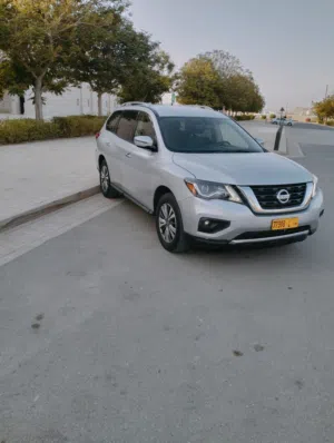 Used Nissan Pathfinder in Al Dakhiliya