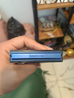 للبيع كال  كلكسي زد فليب 7 نظيف جداً 100% جهاز بي ضمان 10 أشهر من ابل ستور و سنتين من الوطني مشتري