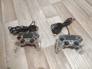 PS4 controller  2pics
