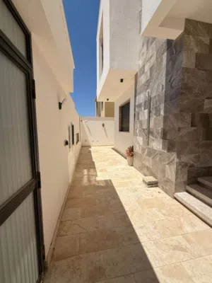 فيلا للأجار في الهواري ارض التيناز علي ثلاث ادوار