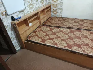 تخت واحد فقط مفرد بحالة وكالة مع فرشة