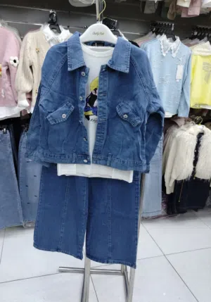 طقم بناتي في كل ألوان