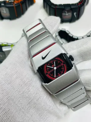 ساعة NIKE أنيقة هدي هي لي تكمل لبسة العيد