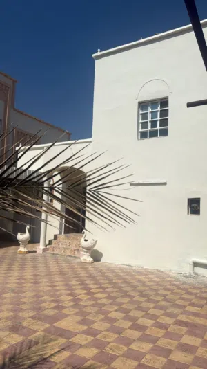 منزل سكني قائم في الرستاق فلج الحديث طابق واحد موقع ممتاز وقريب من المسجد والخدمات للبيـــــــــــــ