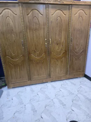 كنتور نضيف اربع طلاقات بي رفوف اضافية جديد صارلي سنة من مشتري