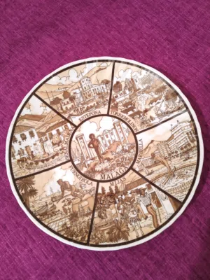 طبسيل أنتيك من البورسلين الحر مختوم من الفنان الإسباني جاكاماسو Jacamaso