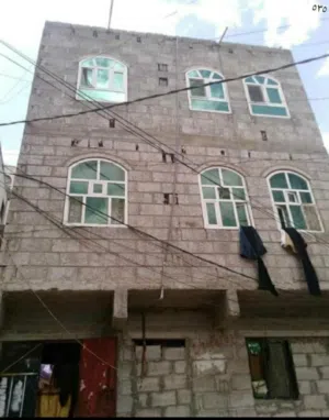85 m2 More than 6 bedrooms Townhouse for Sale in Sana'a Moein District