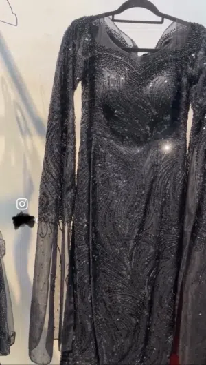 فستان اسود نظيف جدا