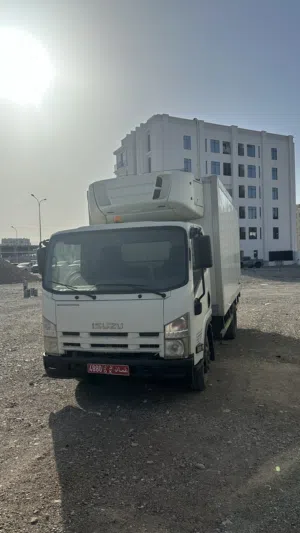 شاحنة براد ايسوزو للبيع