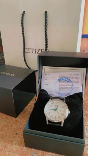 ساعة سيتيزن ايكو درايف مينا فضي بسوار جلدي اسود للرجال