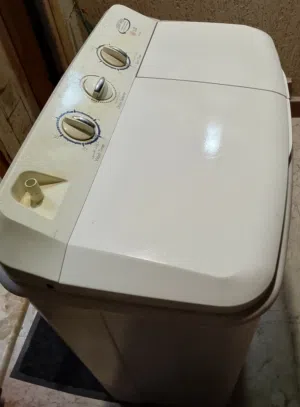 غسالة بنت وأمه سعر 350د.ل مكان فرناج