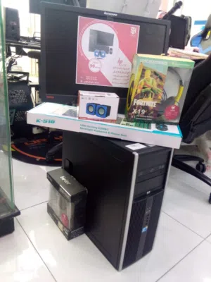 كيس مع شاشة وكيبورد وماوس مع سماعة رأس هدية