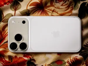 IPHONE 17 PRO MAX .URGENT SALE. آیفون 17 برو ماكس للبيع العاجل .استُخدم لمدة أسبوعين فقط