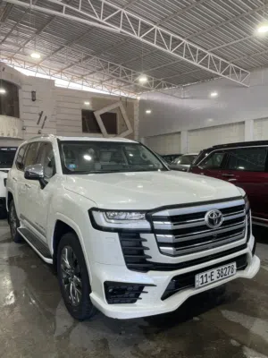 لاندكروزر ساس ليمتيد VX 2023 توين تيربو عداد 42 الف
