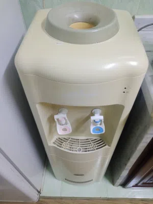 كولر ماء شغال بارد ساخن نوعيه ممتازة لون اوف وايت