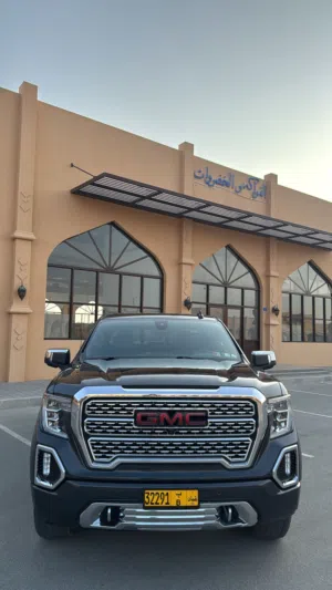 سيارة جي إم سي سيريرا دينالي 2022 كاملة، دفع رباعي، لون أزرق، جي إم سي