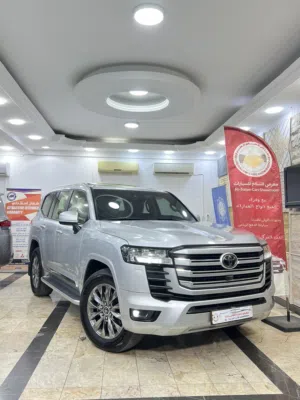 Used Toyota Land Cruiser in Muscat