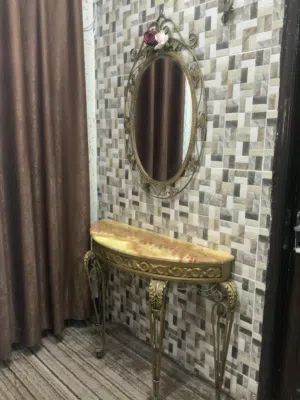 قنصور ملوكي مع مرايا