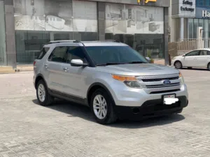 Ford Explorer / 2013 (Silver)