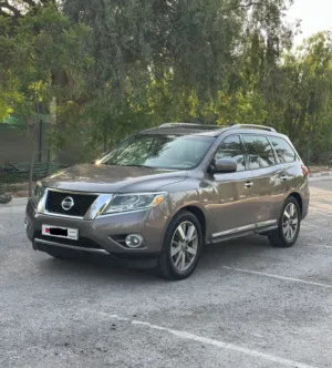Nissan Pathfinder 3.5 model 2014 full option panorama
