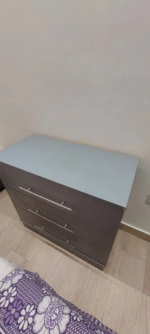 دريسينج علي شكل حرف l و تسريحة للبيع بحاله ممتازة جدا