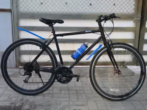 السلام عليكم بايك رياضي سباق موديل 700C حجم 28 باله كسر حاويه الحاله جاهز ونظيف