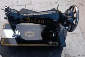 ماكينة خياطة