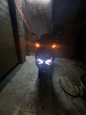 T_Max 2025 شحن للبيع