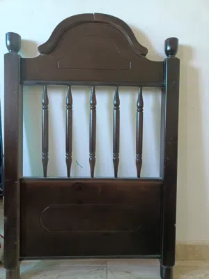 للبيع  سرير أطفال خشب زان ثقيل، يناسب طفل من عمر ثلاثه اشهر الى خمس سنوات