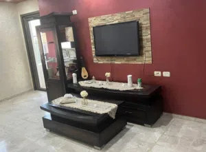 مزيون مع طاولة وطربيزات